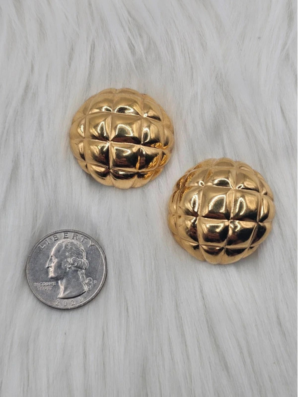 Vintage CINER Gold Tone Quilted Dome Clip On Earrings